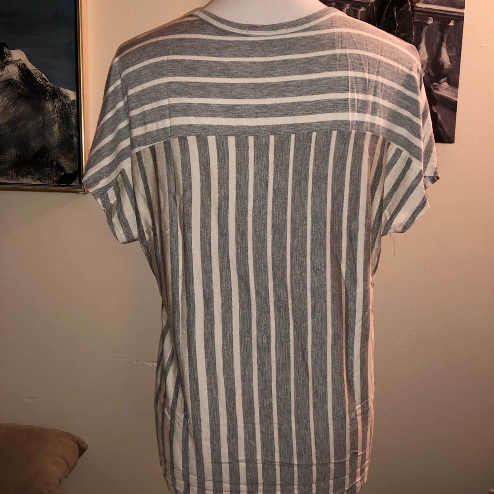 ❤️GRAY & WHITE TOP - Picture 4 of 5